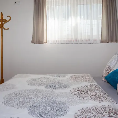 Alexandra アパート *